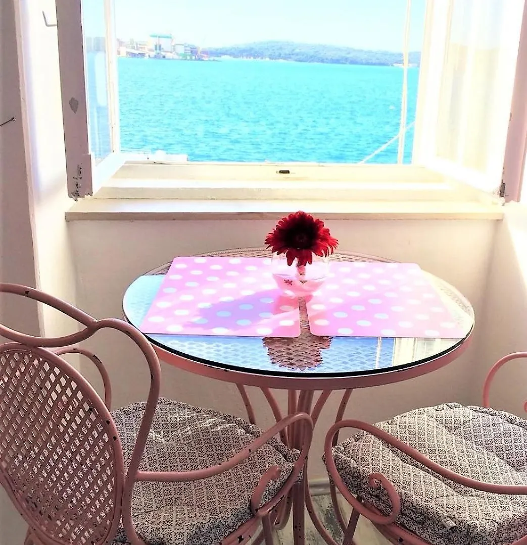 Main Square Apartments With Sea View Pula