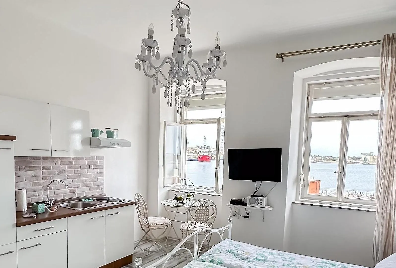 Main Square Apartments With Sea View Pula