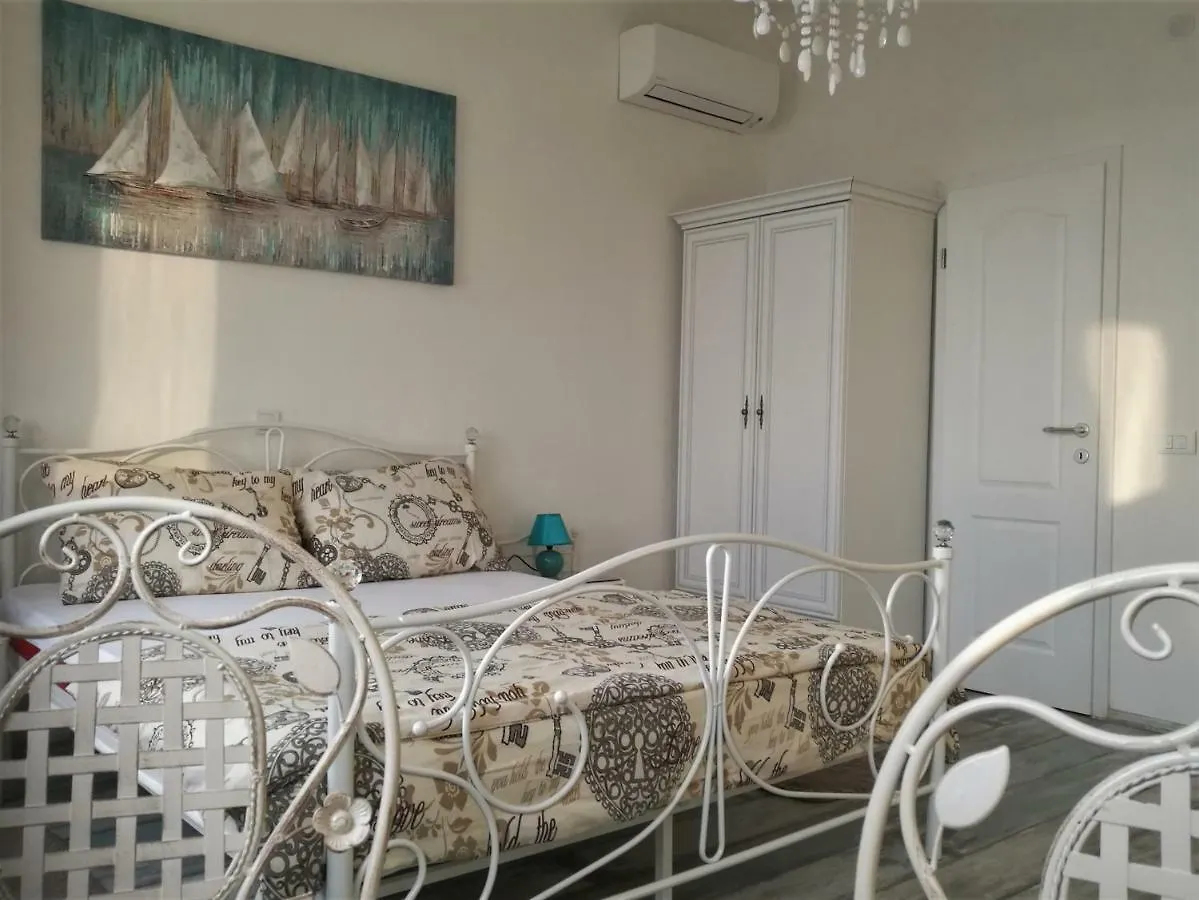 Main Square Apartments With Sea View Pula