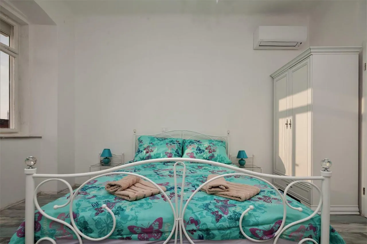Main Square Apartments With Sea View Pula