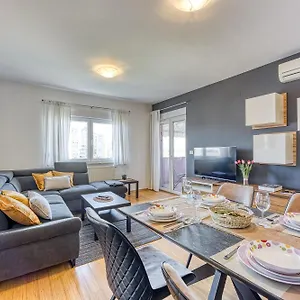 Apartman Dea - Three Bedroom, Pula