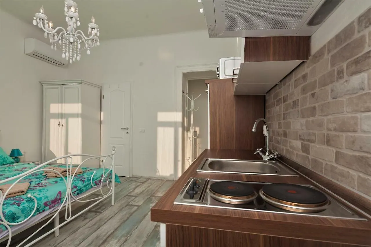Main Square Apartments With Sea View Pula 0*,