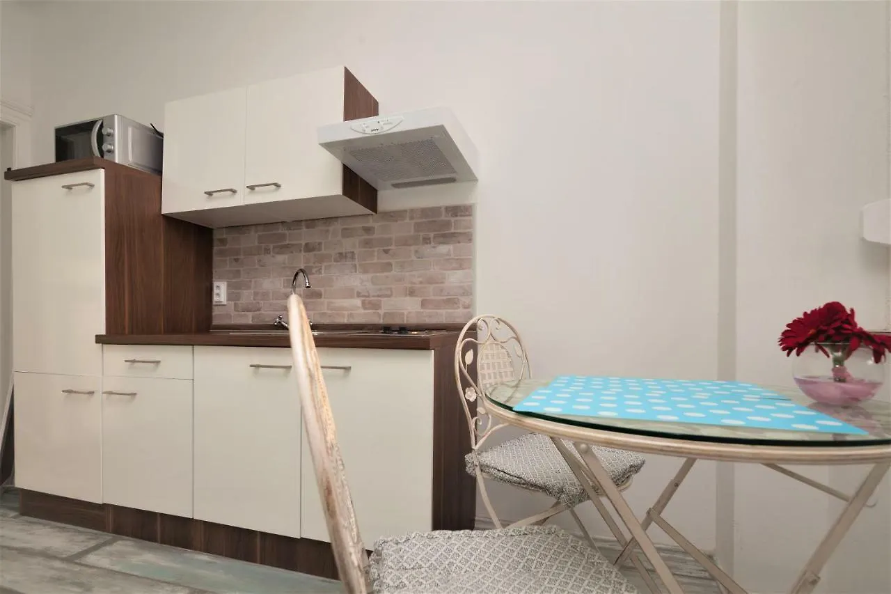 Main Square Apartments With Sea View Pula 0*,  Croacia