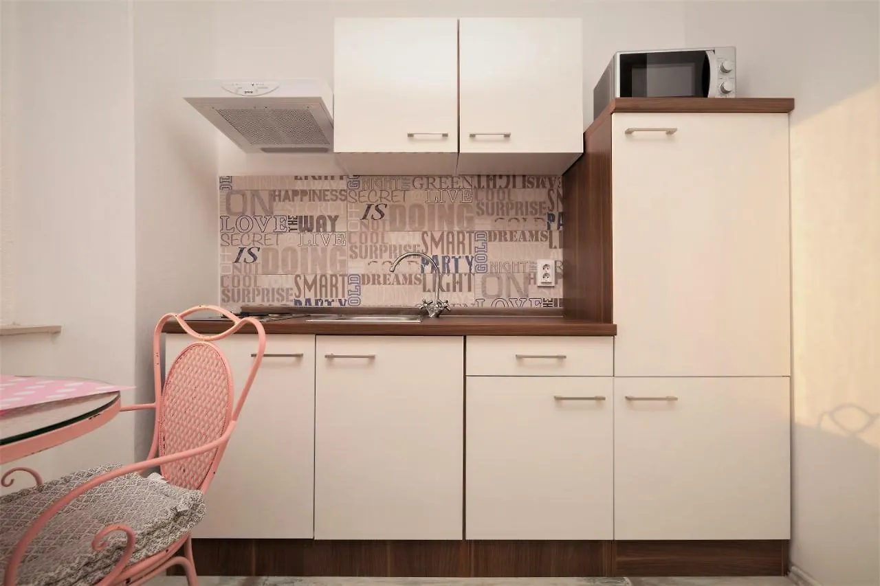 Main Square Apartments With Sea View Pula